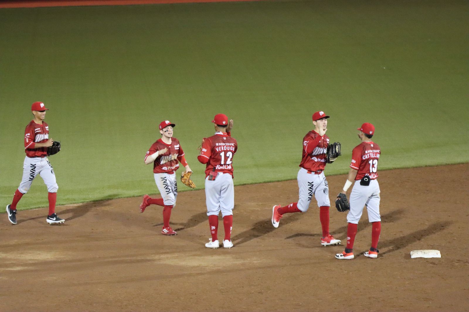 DIABLOS ROJOS VENCE A OAXACA Y TOMA VENTAJA EN LA SERIE Diablos Rojos